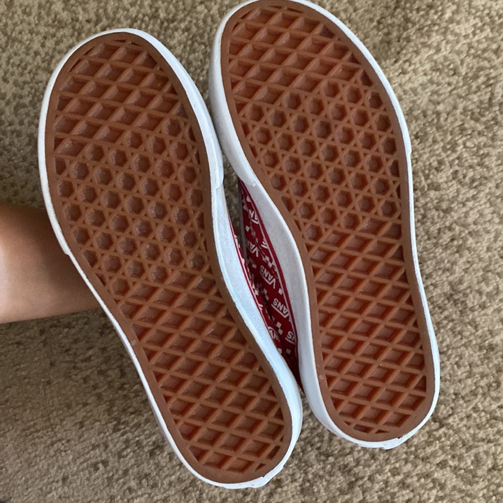 Red vans - Picture 6 of 8